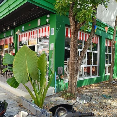 Central Perk Hotel Patong Exteriör bild